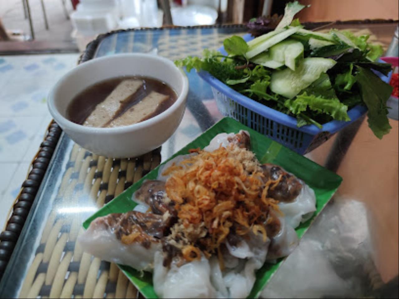 quan-banh-cuon-huyen