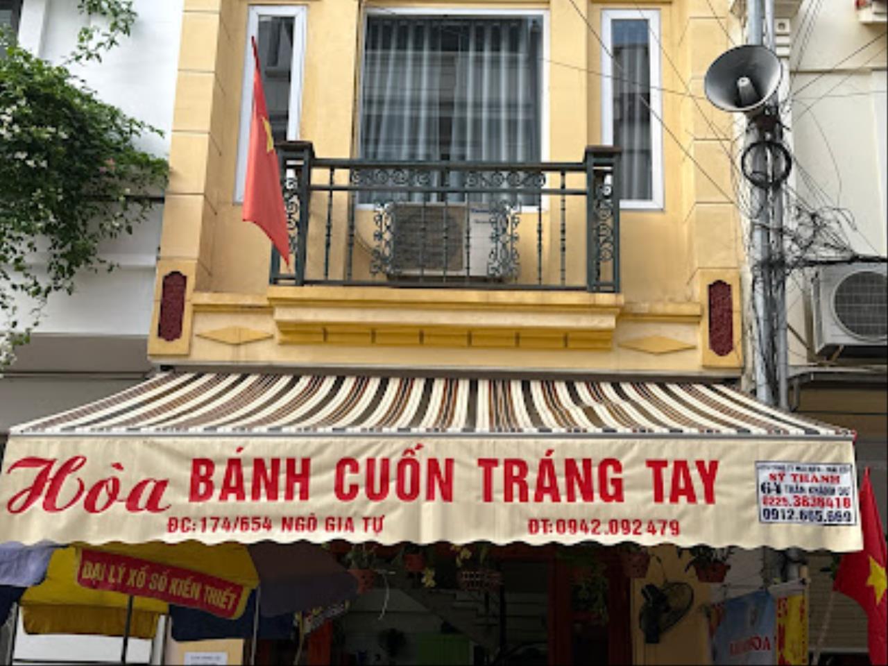 quan-hoa-banh-cuon-trang-tay